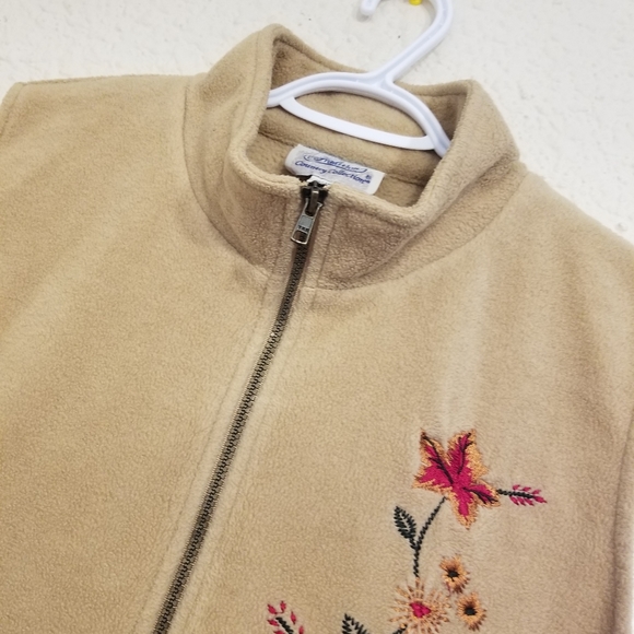 Floral Stitched Zip-Up Vest by Tradition - Picture 4 of 6